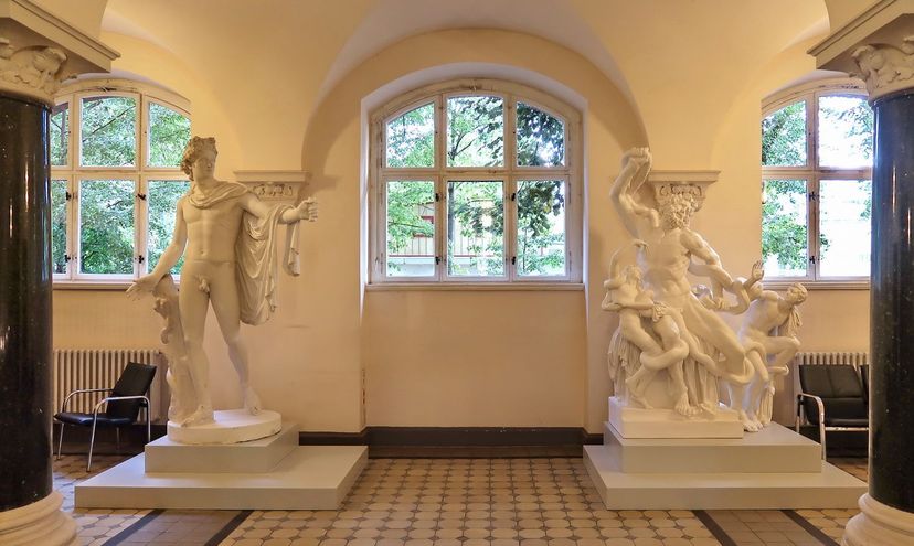 Abgüsse des Apoll vom Belvedere und der Laokoongruppe im IZEA