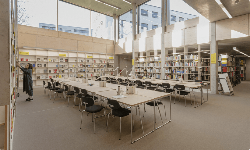 Bibliothek der BURG