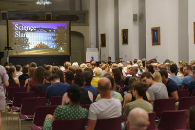 Science Slam im Freylinghausen-Saal
