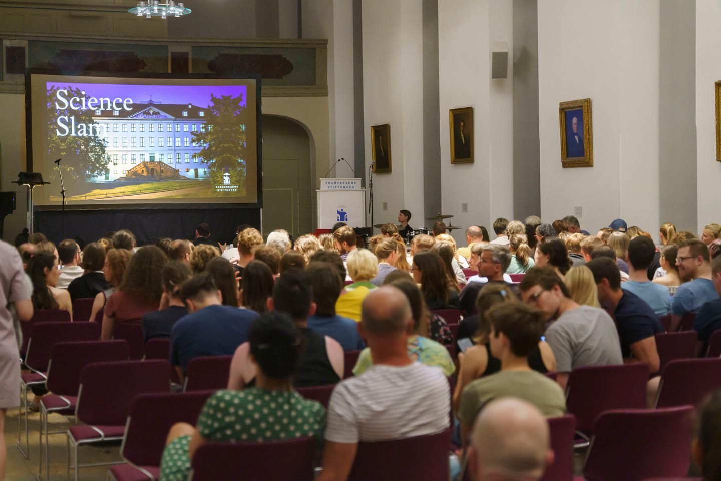 Science Slam im Freylinghausen-Saal