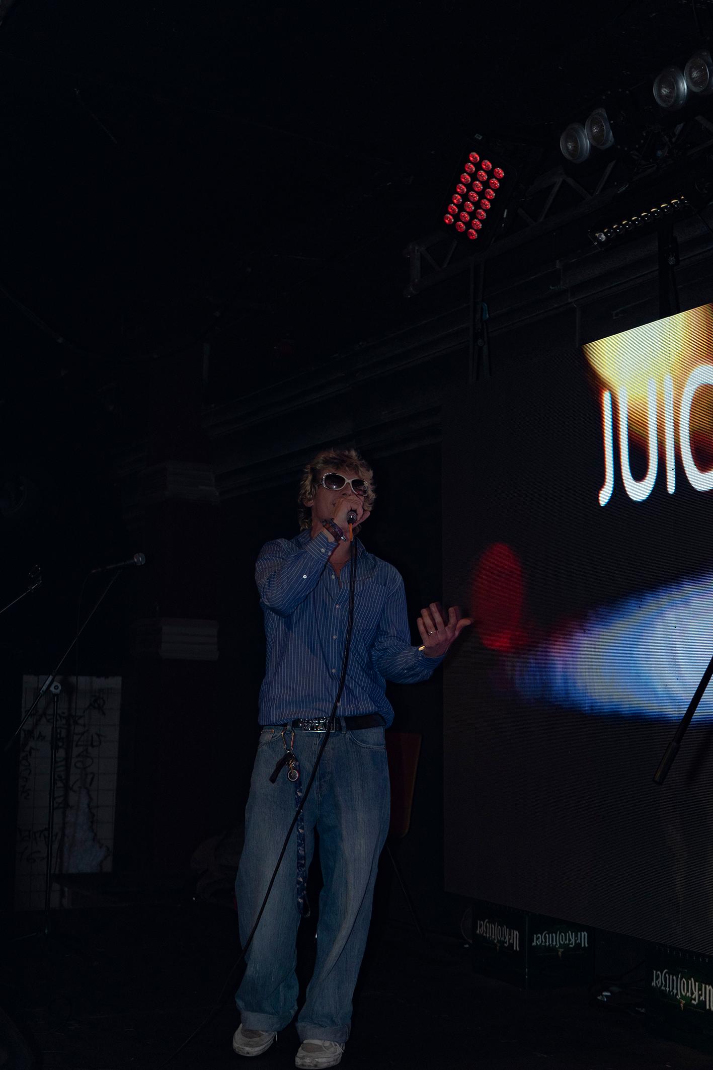 Juicy Julez bei einer Live-Performance.