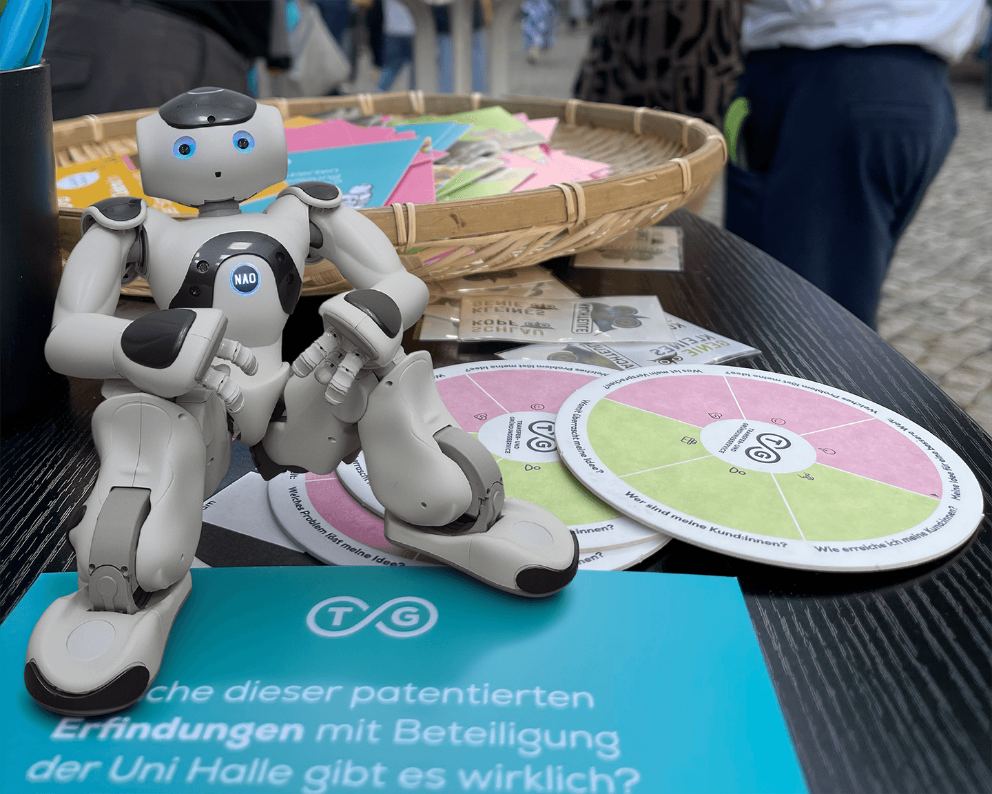 Gründungspavillon auf dem Uniplatz 