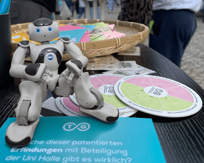 Gründungspavillon auf dem Uniplatz 