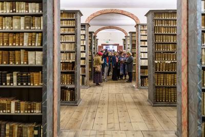 Blick in die historische Kulissenbibliothek